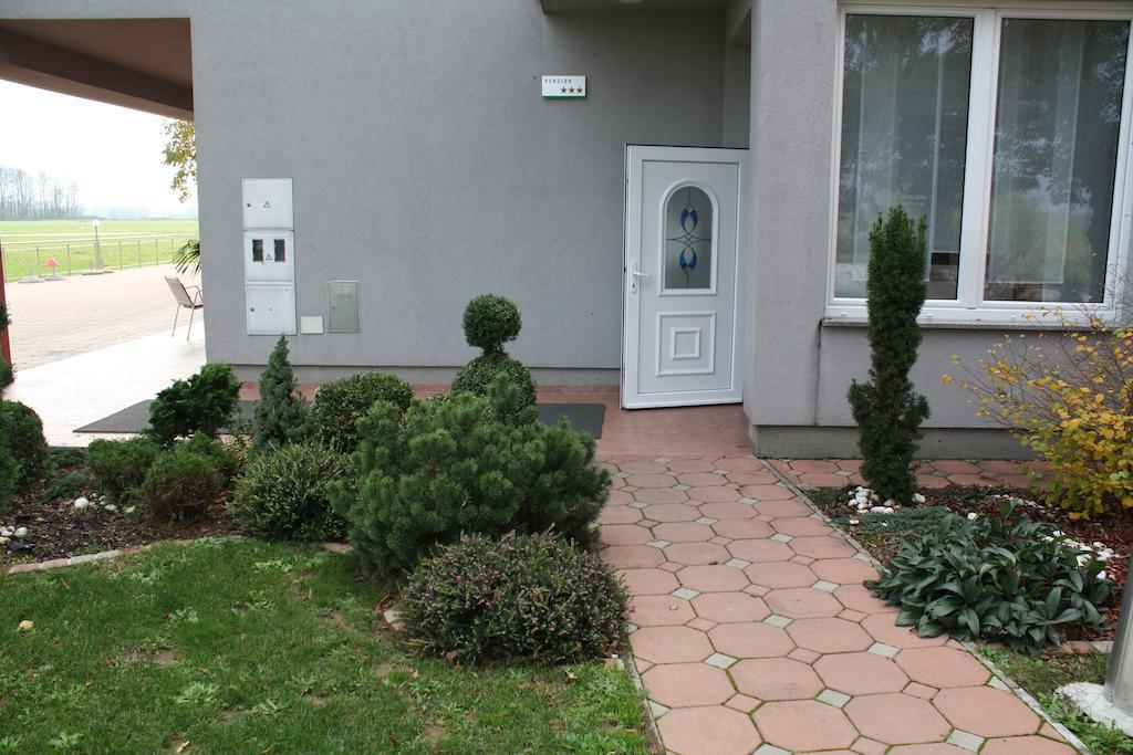 Penzion Letalisce Murska Sobota Exterior photo