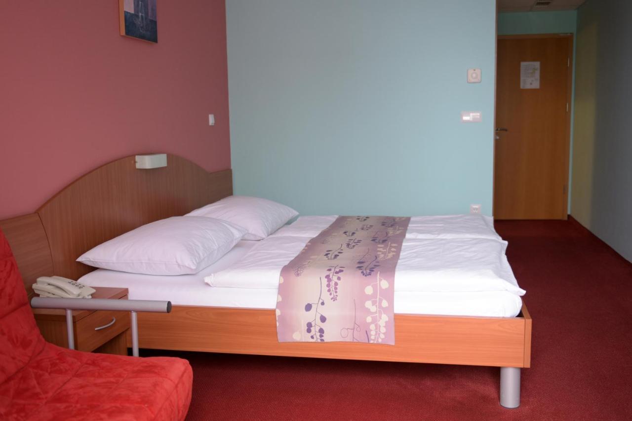 Penzion Letalisce Murska Sobota Exterior photo